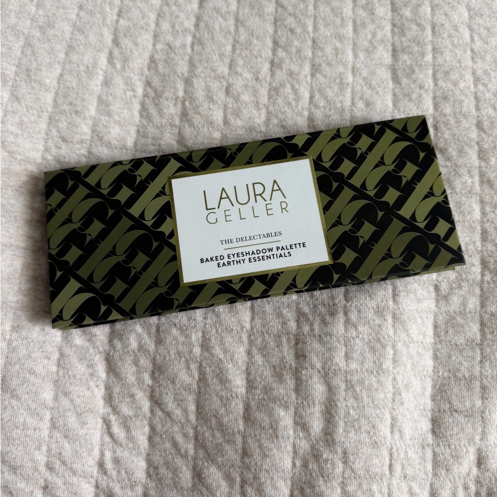 Laura Geller Earthy Essentials Baked Eyeshadow Palette - Picture 4 of 9